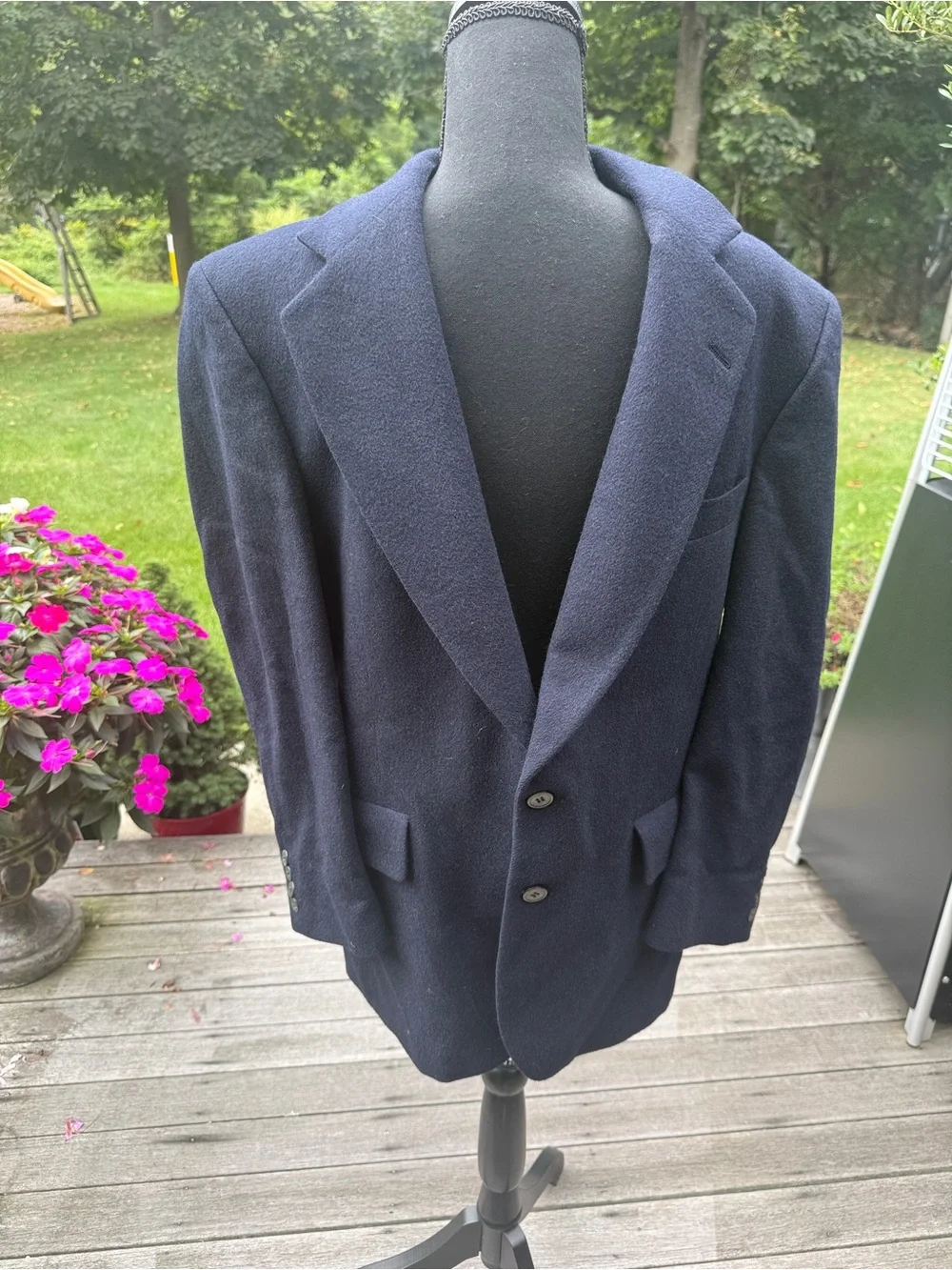 VTG Embassy Square 100% Camel hair timeless sports coat. Navy. Made in the USA